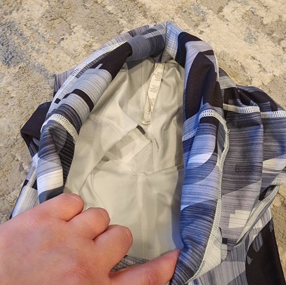 Demi Lovato x Fabletics grey black graphic leggings. Women's size small. - Picture 6 of 16